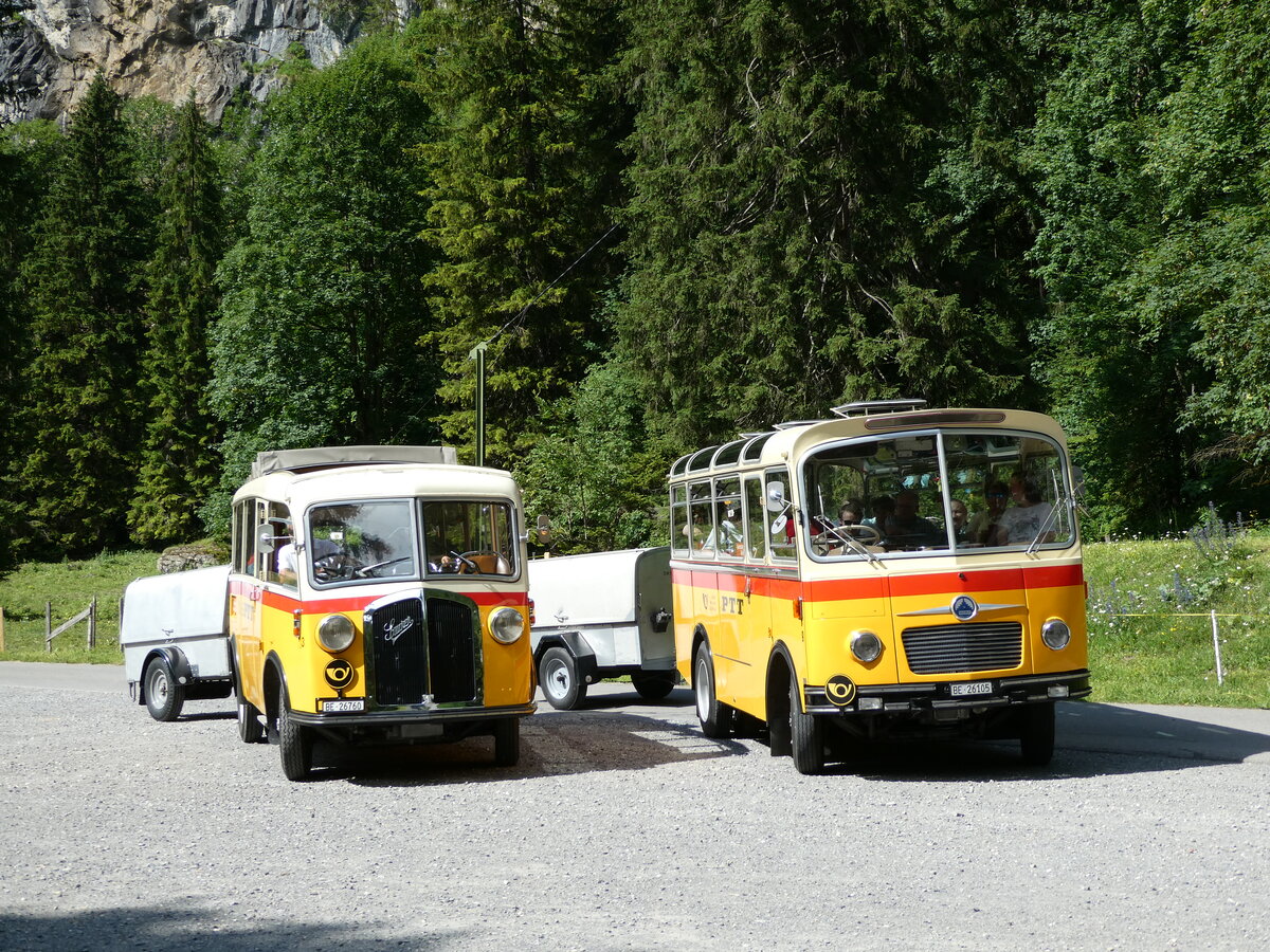 (237'710) - Schmid, Thrishaus - Nr. 3/BE 26'760 - Saurer/Gangloff (ex Geiger, Adelboden Nr. 3) + Nr. 9/BE 26'105 - Saurer/R&J (ex Geiger, Adelboden Nr. 9) am 26. Juni 2022 in Kiental, Tschingel