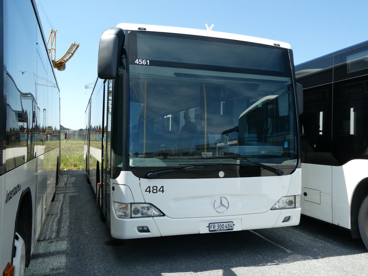 (237'871) - Intertours, Domdidier - Nr. 484/FR 300'484 - Mercedes (ex PostAuto Bern Nr. 1; ex Klopfstein, Laupen Nr. 1) am 3. Juli 2022 in Domdidier, Garage