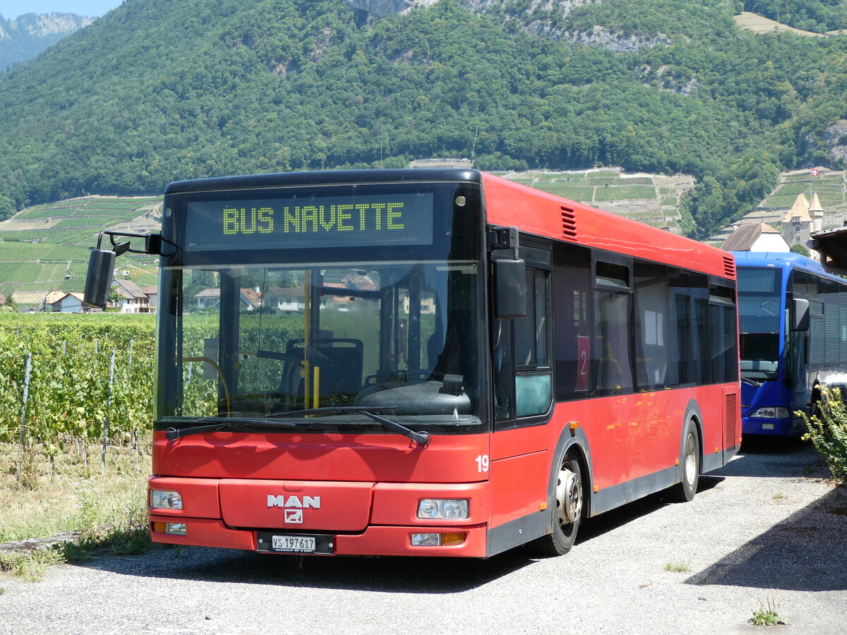 (238'136) - Lathion, Sion - Nr. 19/VS 197'617 - MAN/Gppel (ex AFA Adelboden Nr. 55) am 16. Juli 2022 in Aigle, Garage MOB