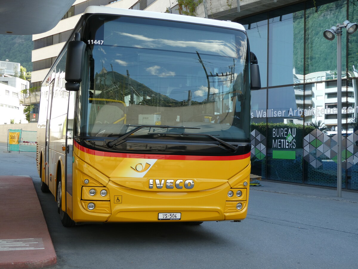 (238'194) - Autotour, Visp - VS 504 - Iveco am 16. Juli 2022 beim Bahnhof Visp