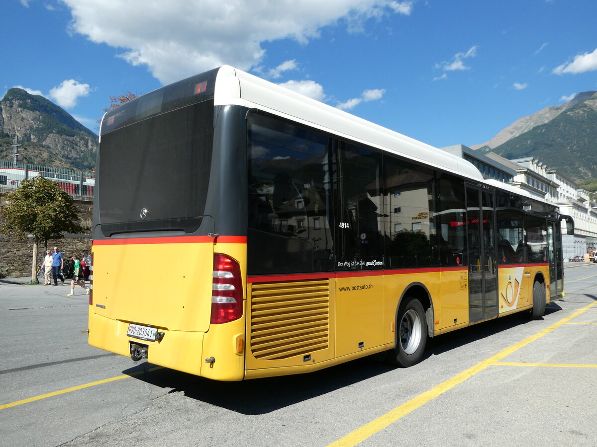 (238'714) - CarPostal Ouest - VD 203'041 - Mercedes (ex PostAuto Graubnden) am 31. Juli 2022 beim Bahnhof Brig