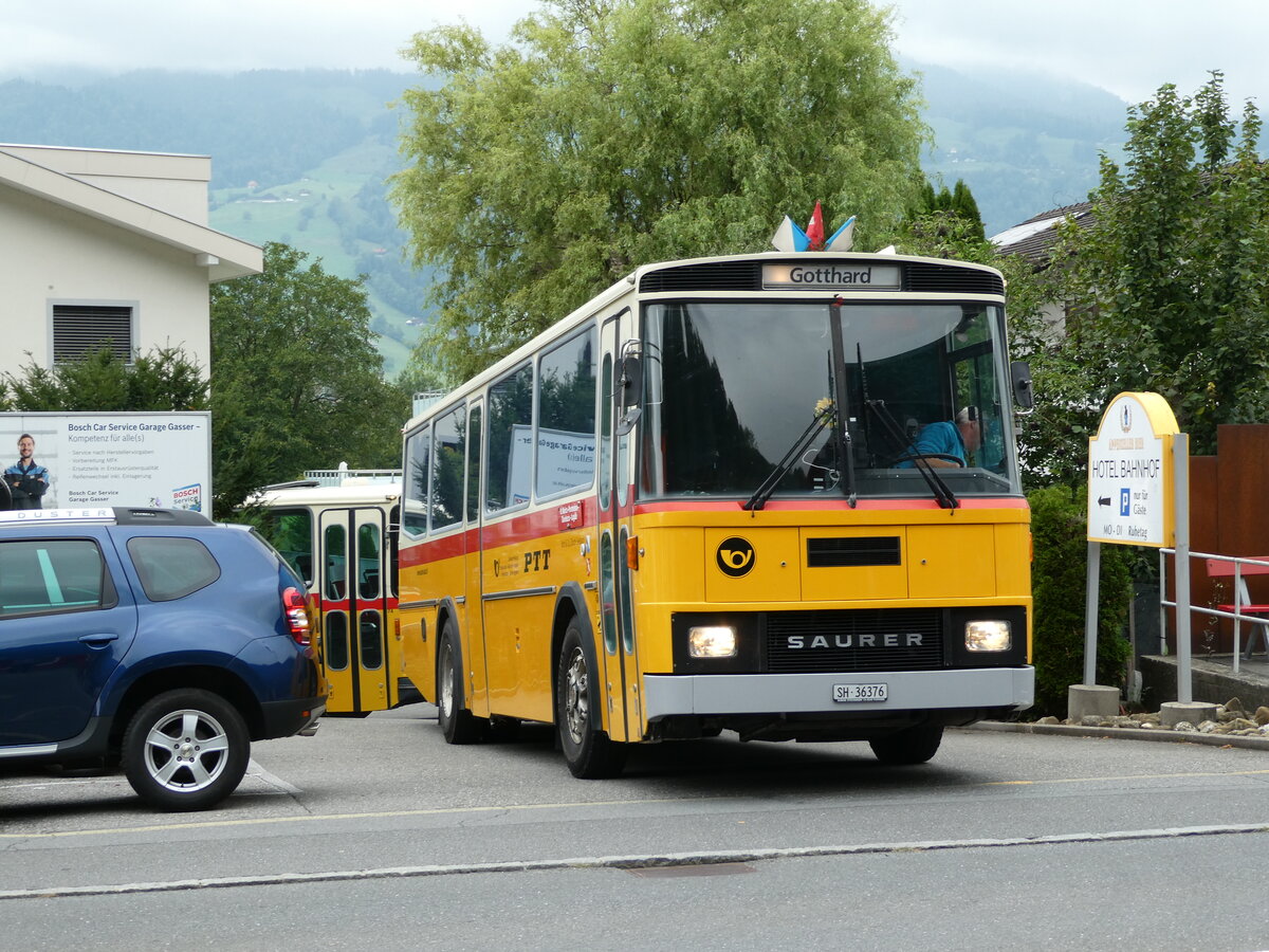 (239'806) - Roth, Zrich - SH 36'376 - Saurer/Tscher (ex Looser, Elm; ex Mattli, Wassen) am 28. August 2022 in Giswil, Hotel Bahnhof