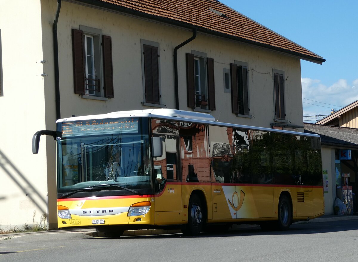 (240'049) - Wieland, Murten - Nr. 52/FR 300'635 - Setra am 11. September 2022 beim Bahnhof Kerzers