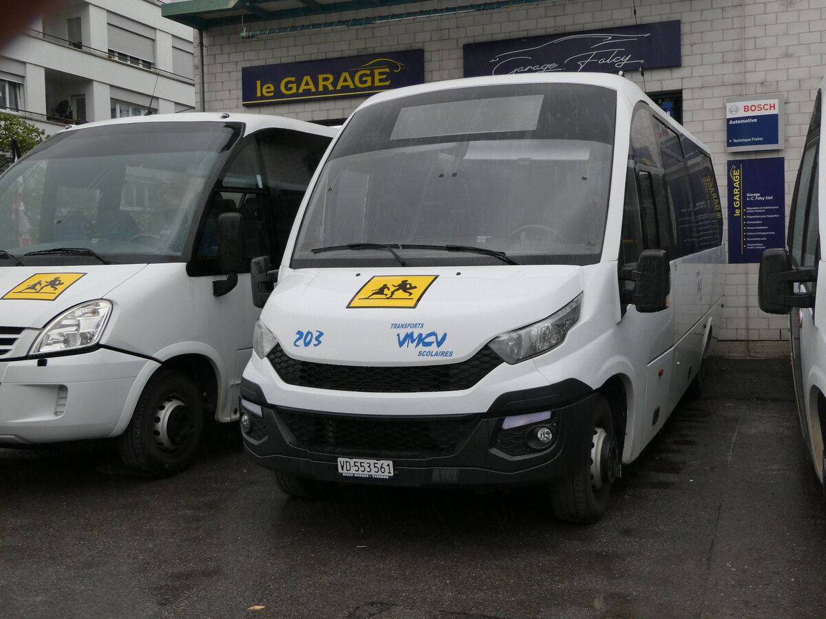 (240'465) - VMCV Clarens - Nr. 203/VD 553'561 - Iveco/Rosero am 1. Oktober 2022 in Clarens, Garage