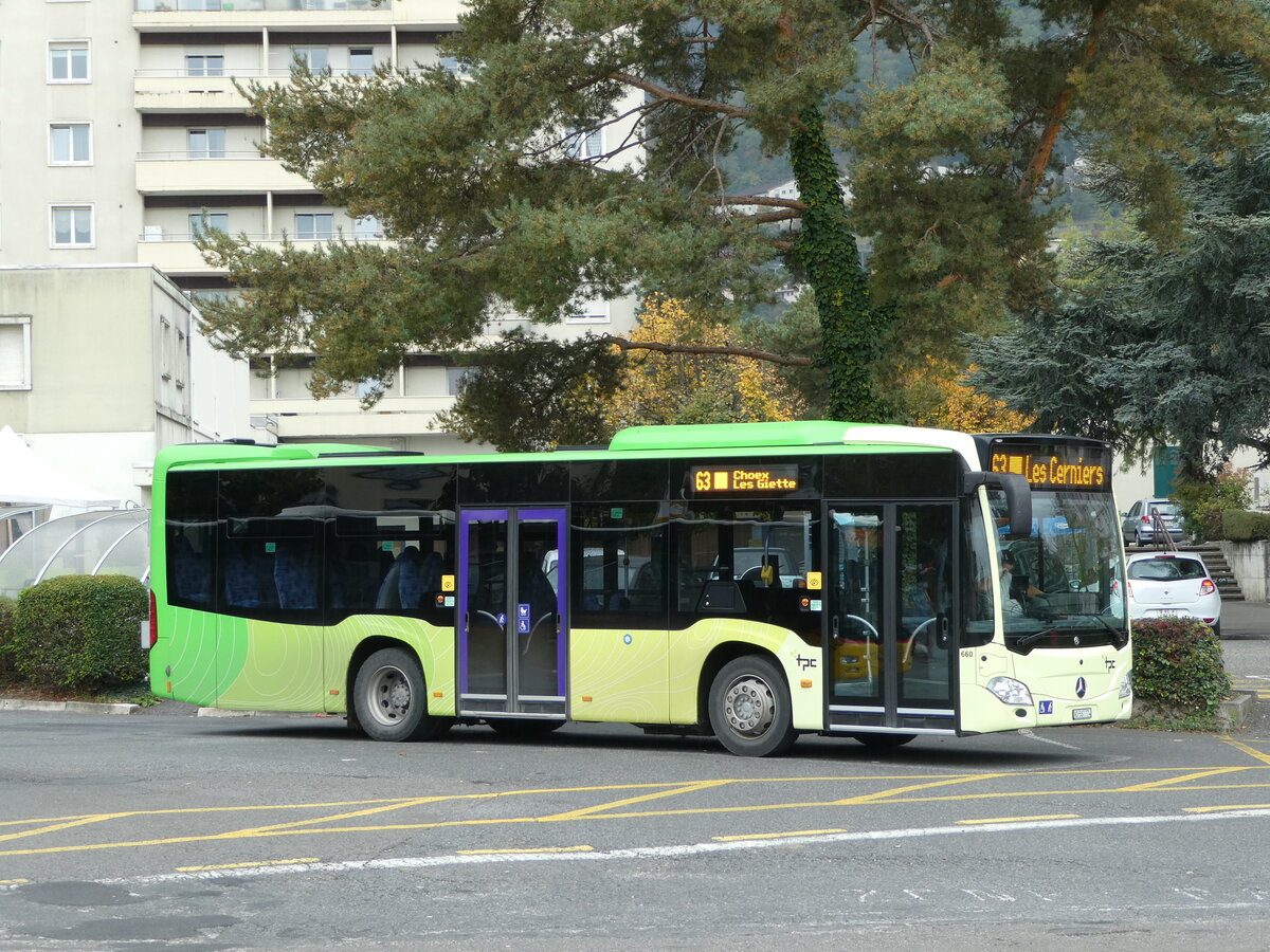 (240'693) - TPC Aigle - Nr. 660/VD 587'774 - Mercedes am 8. Oktober 2022 beim Bahnhof Monthey CFF