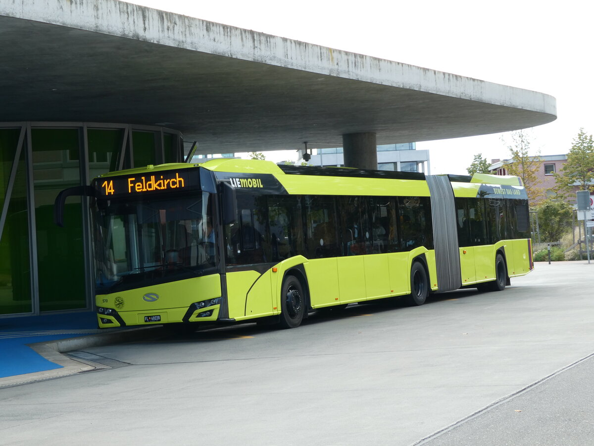 (240'972) - BOS PS Anstalt, Vaduz - Nr. 570/FL 40'228 - Solaris am 11. Oktober 2022 beim Bahnhof Schaan