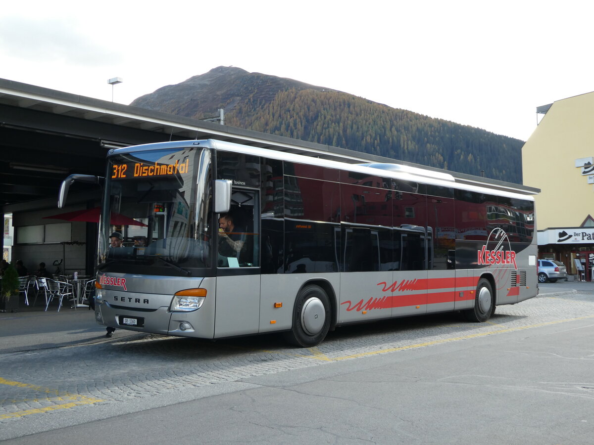 (241'122) - Kessler, Davos - GR 1360 - Setra am 12. Oktober 2022 beim Bahnhof Davos Dorf