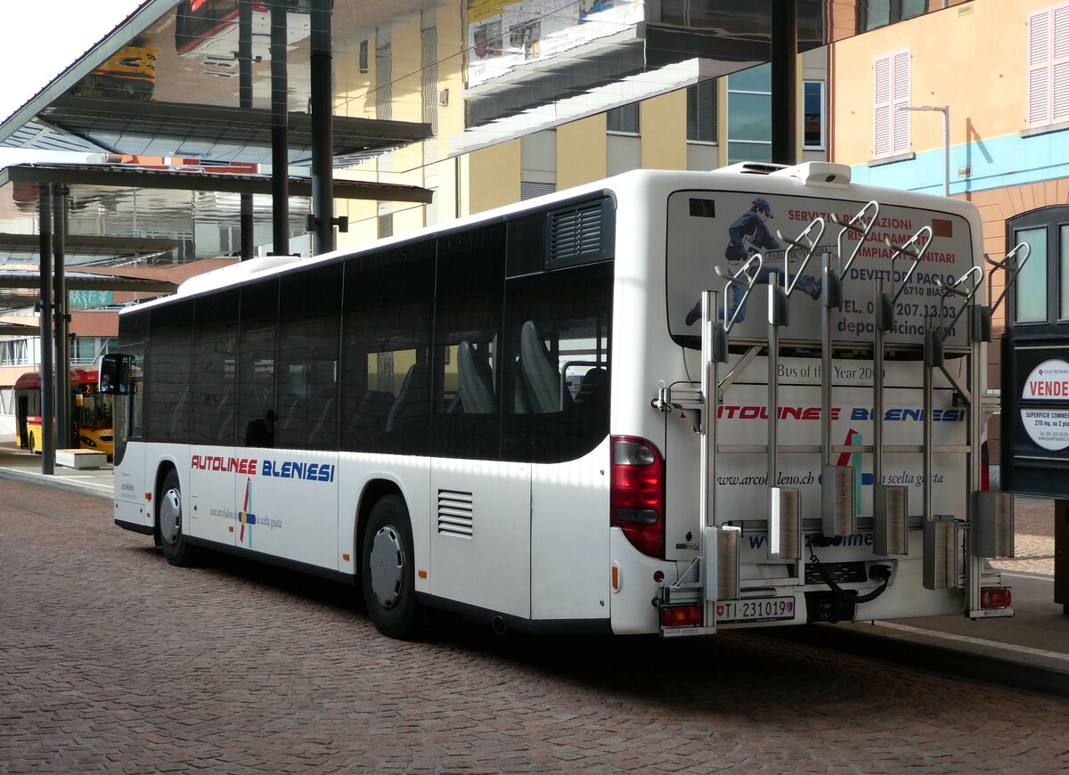 (241'300) - ABl Biasca - Nr. 19/TI 231'019 - Setra am 14. Oktober 2022 beim Bahnhof Bellinzona