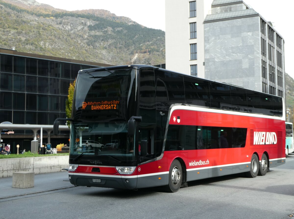 (241'990) - Wieland, Murten - Nr. 93/FR 300'600 - Van Hool am 30. Oktober 2022 beim Bahnhof Visp