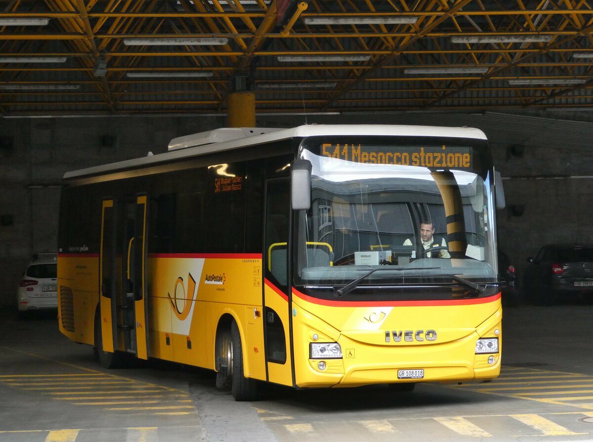 (242'255) - TpM, Mesocco - Nr. 18/GR 108'018 - Setra am 8. November 2022 in Thusis, Postautostation