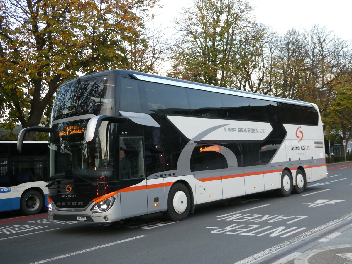 (242'462) - AAGU Altdorf - Nr. 17/UR 9000 - Setra am 11. November 2022 beim Bahnhof Luzern