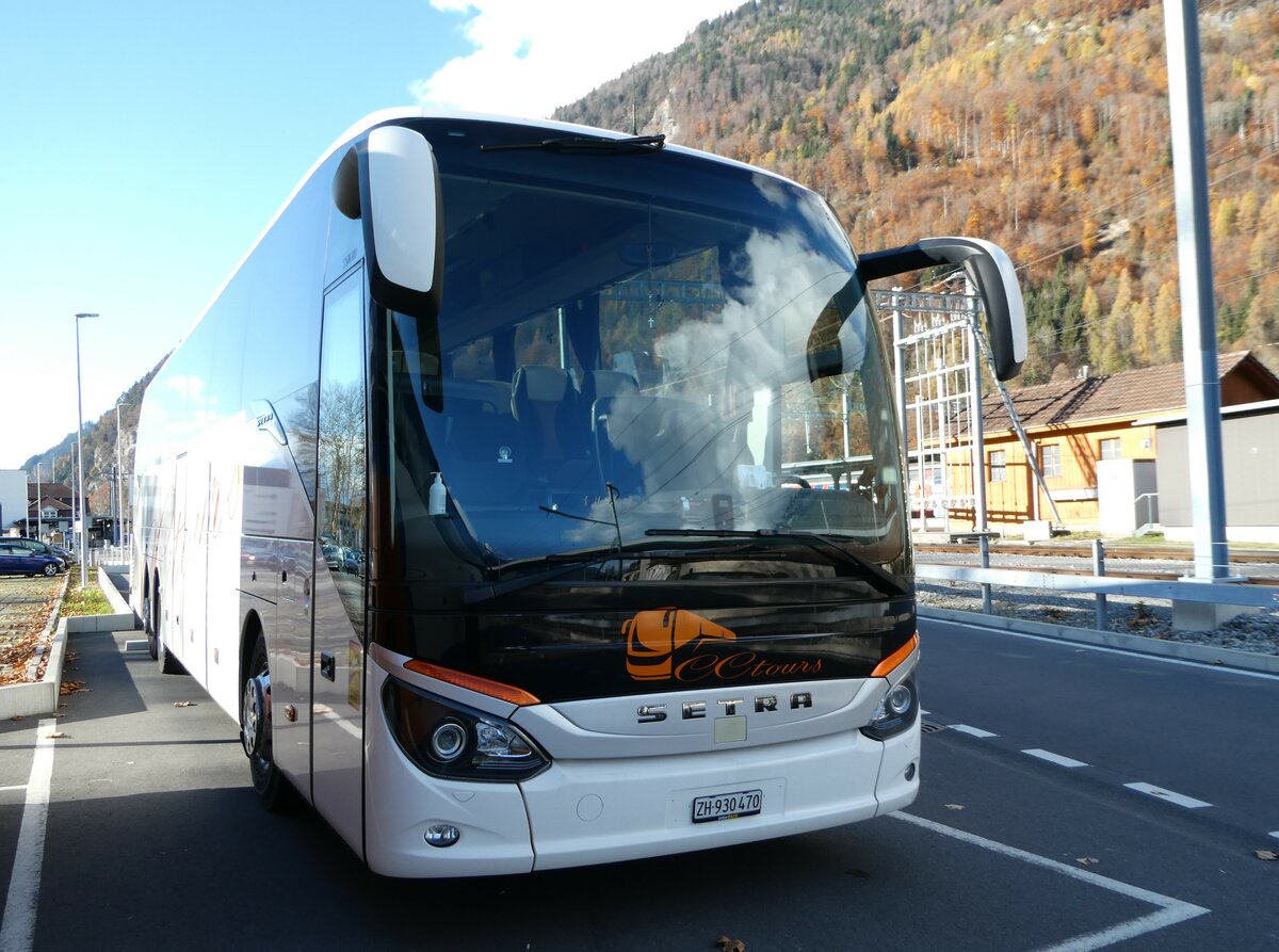 (243'047) - CC-Tours, Dietlikon - ZH 930'470 - Setra am 20. November 2022 beim Bahnhof Interlaken Ost