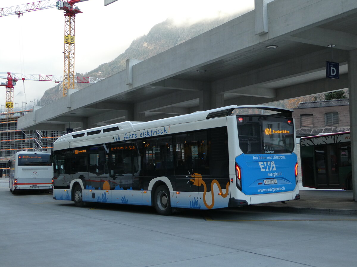 (243'545) - AAGU Altdorf - Nr. 95/UR 9314 - Scania am 7. Dezember 2022 beim Bahnhof Altdorf