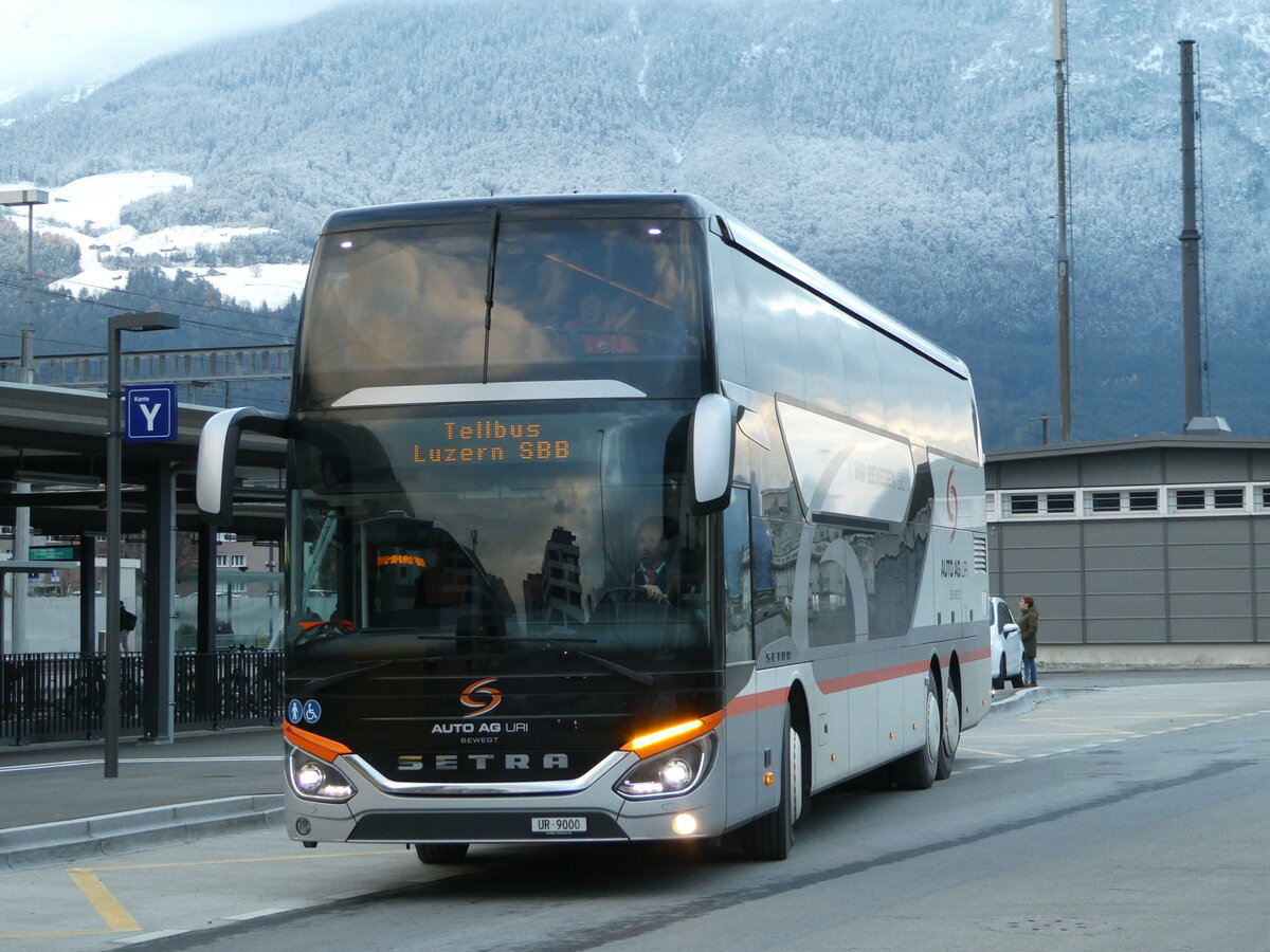 (243'557) - AAGU Altdorf - Nr. 17/UR 9000 - Setra am 7. Dezember 2022 beim Bahnhof Altdorf