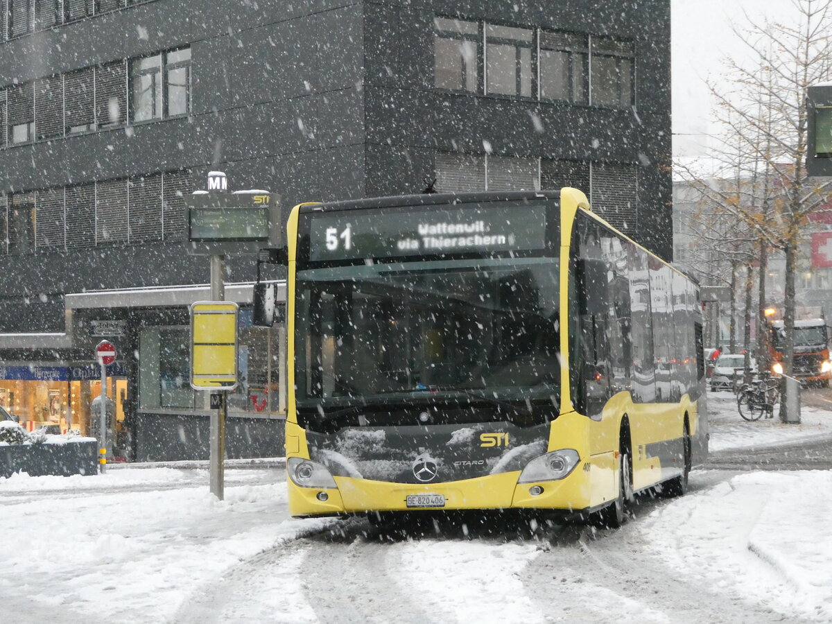 (243'675) - STI Thun - Nr. 406/BE 820'406 - Mercedes am 9. Dezember 2022 beim Bahnhof Thun