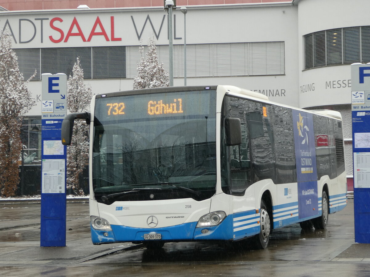 (243'942) - WilMobil, Wil - Nr. 258/SG 309'370 - Mercedes am 16. Dezember 2022 beim Bahnhof Wil