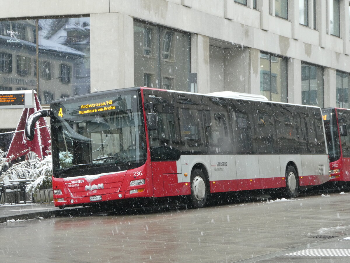 (243'957) - SW Winterthur - Nr. 236/ZH 602'236 - MAN am 16. Dezember 2022 beim Hauptbahnhof Winterthur