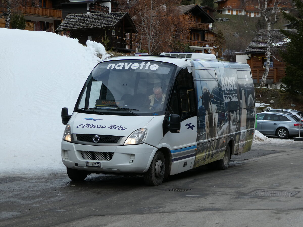 (244'141) - L'Oiseau Bleu, Sierre - VS 77'470 - Irisbus/Rosero am 26. Dezember 2022 in Grimentz; Tlcabine