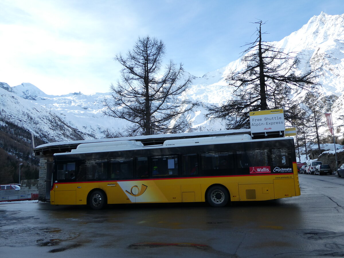 (244'343) - PostAuto Wallis - VS 477'211/PID 10'839 - Ebusco am 1. Januar 2023 in Saas-Fee, Parkhaus