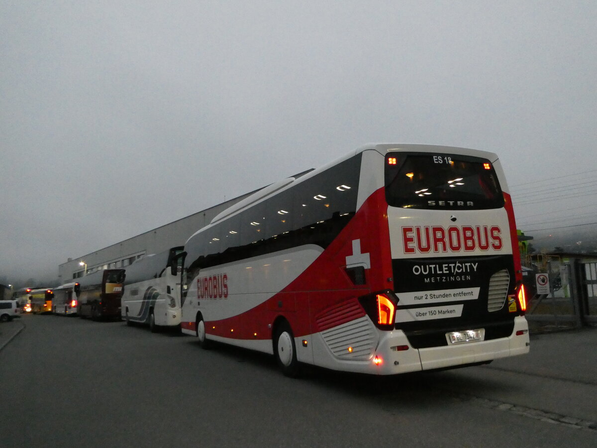 (244'467) - Saner, Laufen - Nr. 18/BL 7342 - Setra am 7. Januar 2023 beim Bahnhof Frutigen