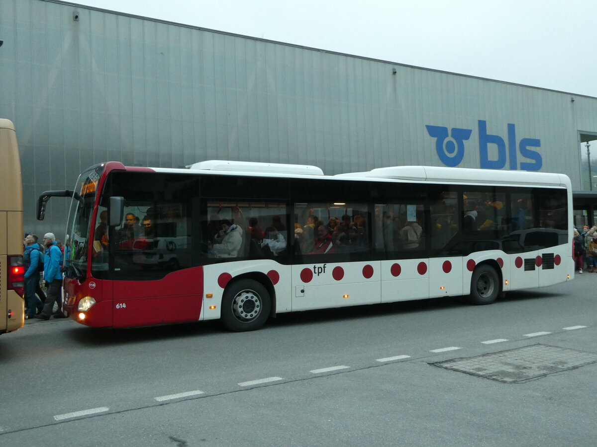 (244'517) - TPF Fribourg (Wieland 116) - Nr. 614/FR 300'318 - Mercedes (ex Nr. 1015) am 7. Januar 2023 beim Bahnhof Frutigen