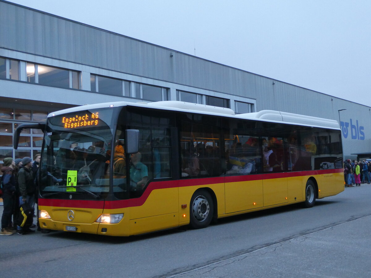 (244'521) - Engeloch, Riggisberg - Nr. 14/BE 671'028/PID 5065 - Mercedes am 7. Januar 2023 beim Bahnhof Frutigen