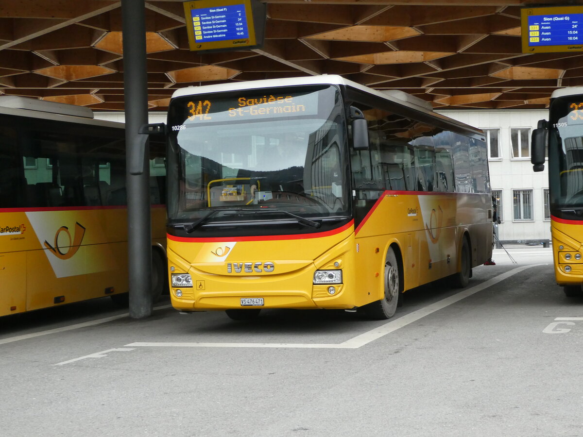 (244'976) - PostAuto Wallis - Nr. 40/VS 476'471/PID 10'286 - Iveco (ex TRD, Savise) am 11. Januar 2023 beim Bahnhof Sion