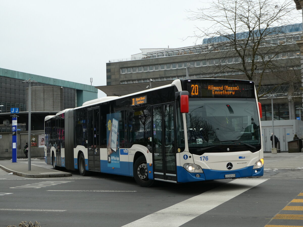 (245'362) - VBL Luzern - Nr. 176/LU 240'415 - Mercedes am 25. Januar 2023 beim Bahnhof Luzern