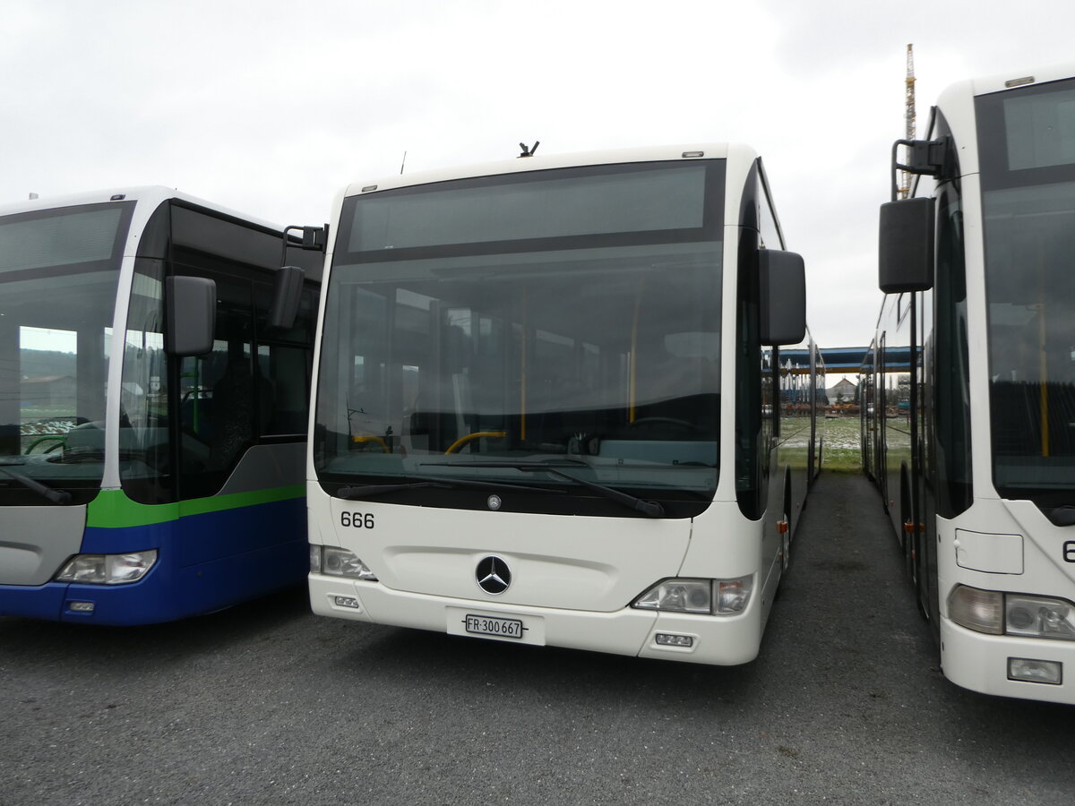 (245'508) - Intertours, Domdidier - Nr. 666/FR 300'667 - Mercedes (ex STI Thun Nr. 137) am 28. Januar 2023 in Domdidier, Garage