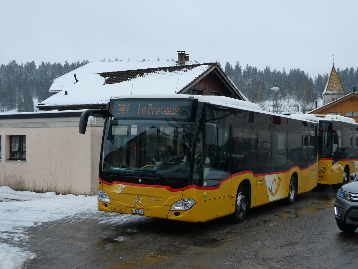 (245'649) - CarPostal Ouest - NE 165'366/PID 10'671 - Mercedes (ex VD 606'251) - Mercedes am 2. Februar 2023 in La Brvine, Post