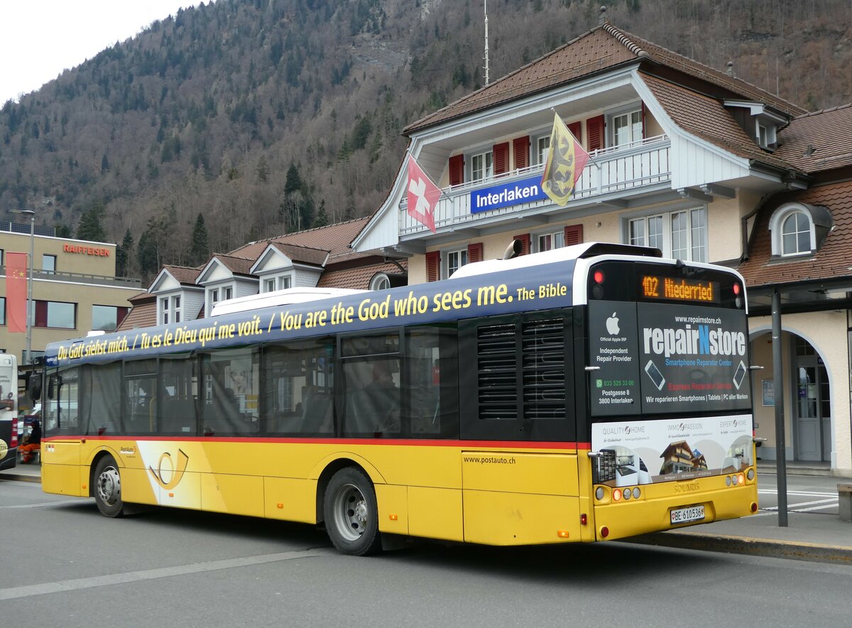 (246'738) - PostAuto Bern - BE 610'536/PID 5069 - Solaris am 27. Februar 2023 beim Bahnhof Interlaken Ost