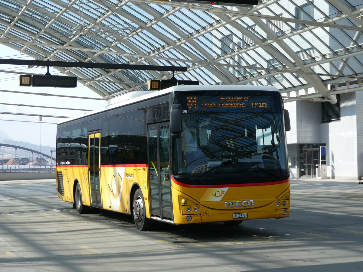 (246'811) - PostAuto Graubnden - GR 179'720/PID 11'406 - Iveco am 3. Mrz 2023 in Chur, Postautostation