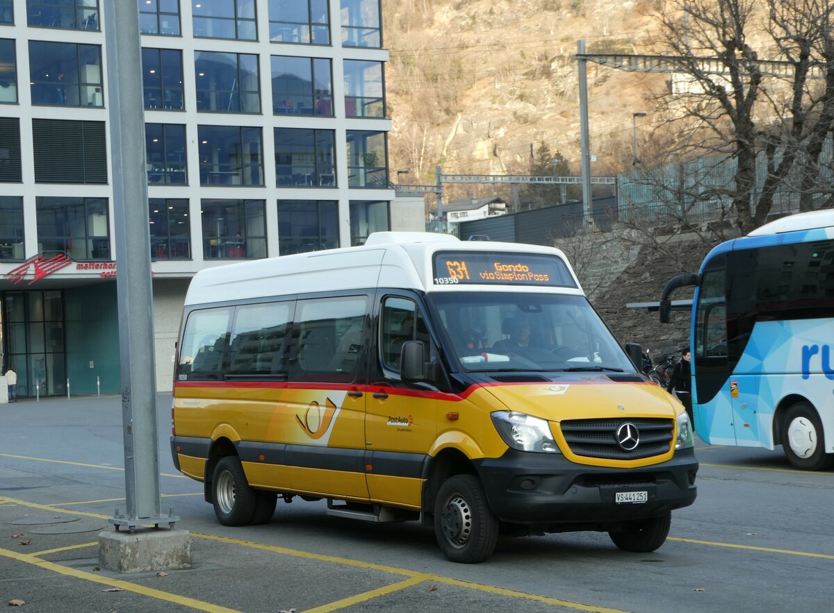 (246'920) - PostAuto Wallis - VS 441'251/PID 10'350 - Mercedes am 7. März 2023 beim Bahnhof Brig