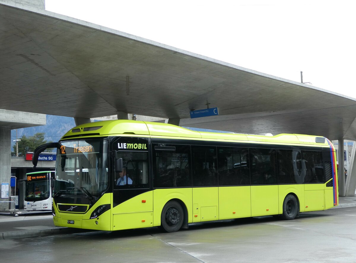 (246'994) - Aus Liechtenstein: BOS PS Anstalt, Vaduz - Nr. 554/FL 40'221 - Volvo (ex PLA Vaduz Nr. 91/PID 11'130) am 9. März 2023 beim Bahnhof Buchs