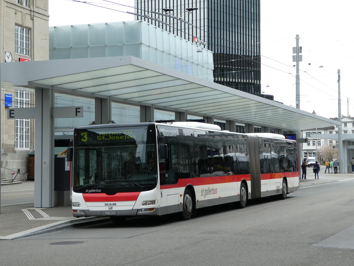 (248'384) - St. Gallerbus, St. Gallen - Nr. 282/SG 198'282 - MAN am 13. April 2023 beim Bahnhof St. Gallen