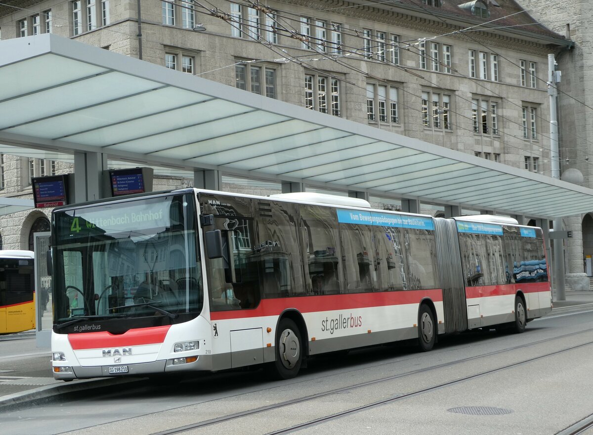 (248'439) - St. Gallerbus, St. Gallen - Nr. 210/SG 198'210 - MAN am 13. April 2023 beim Bahnhof St. Gallen