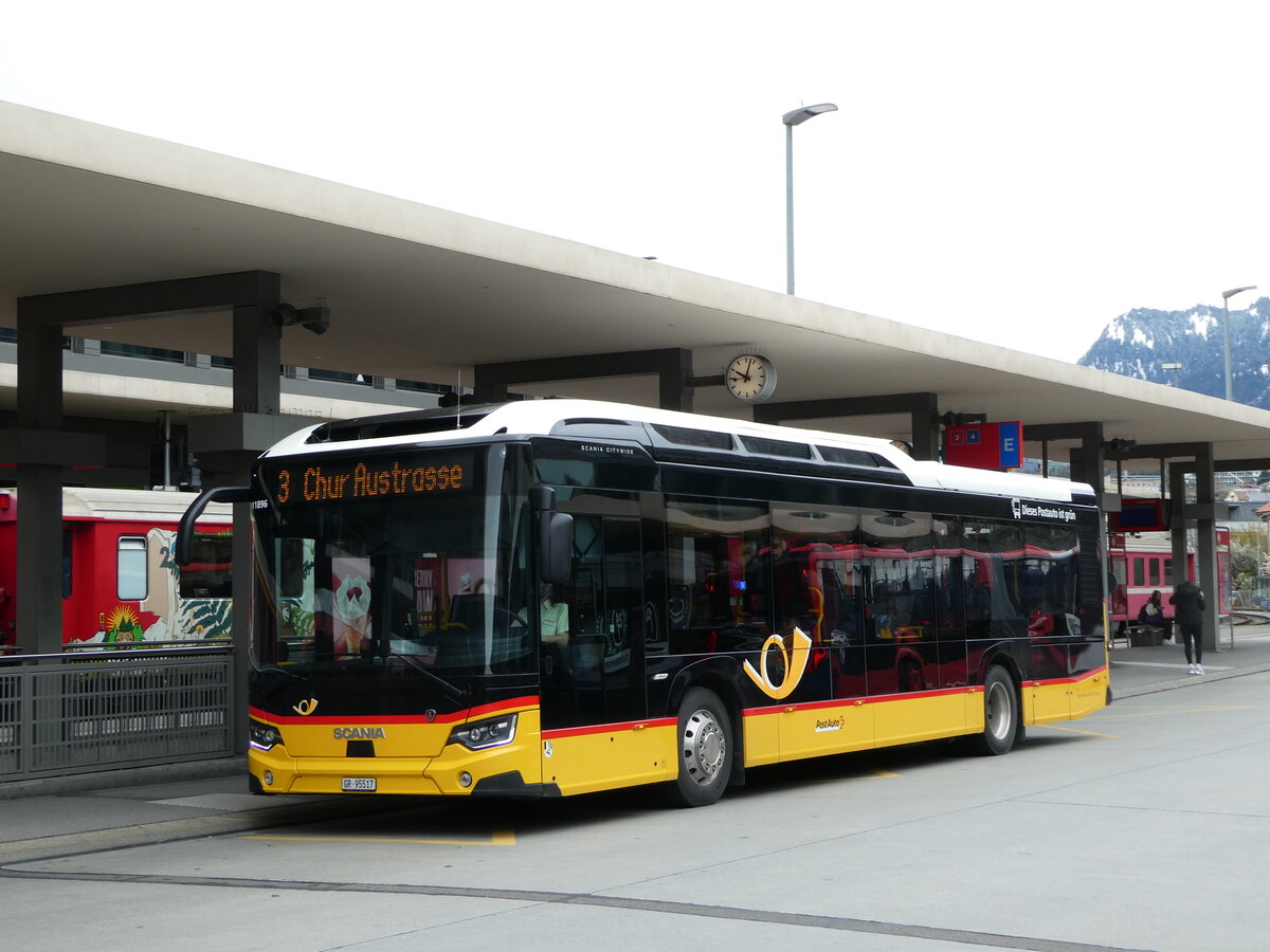 (248'565) - Dnser, Trimmis - GR 95'517/PID 11'896 - Scania (ex GR 184'921) am 15. April 2023 beim Bahnhof Thun