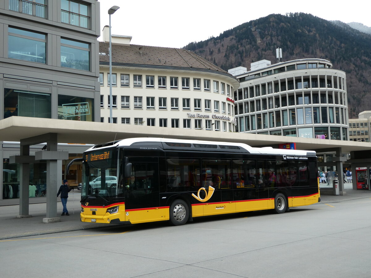 (248'567) - Dnser, Trimmis - GR 27'692/PID 11'894 - Scania (ex GR 166'037) am 15. April 2023 beim Bahnhof Chur