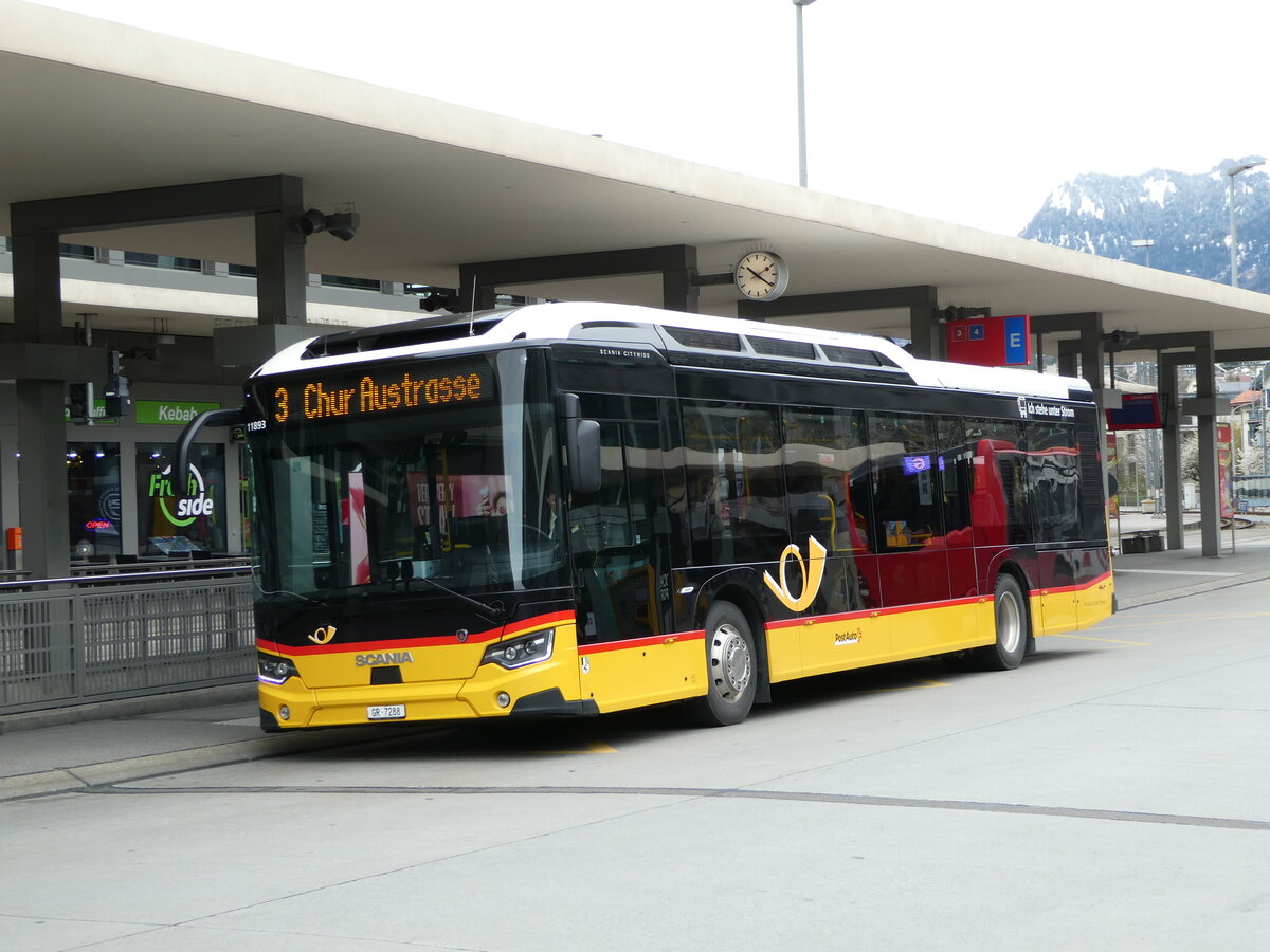 (248'582) - Dnser, Trimmis - GR 7288/PID 11'893 - Scania (ex GR 165'792) am 15. April 2023 beim Bahnhof Chur