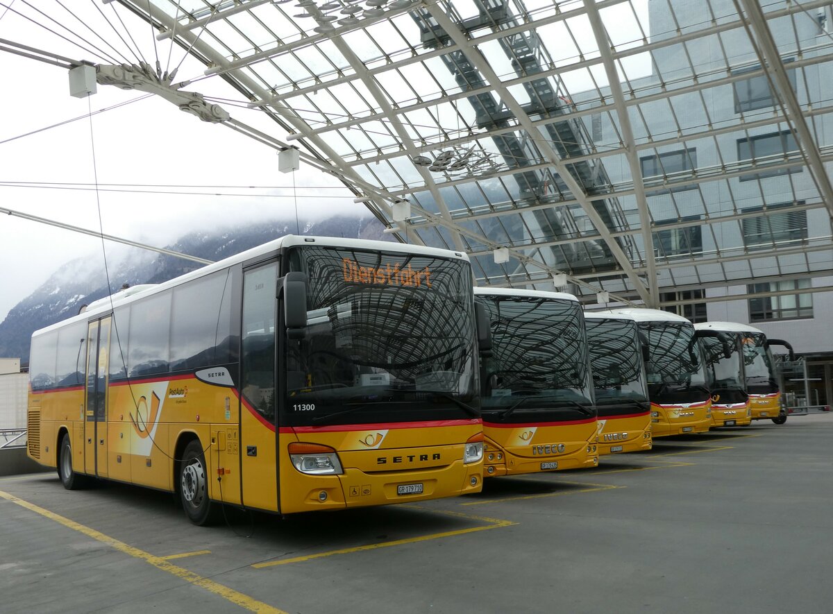 (248'651) - PostAuto Graubnden - GR 179'710/PID 11'300 - Setra am 15. April 2023 in Chur, Postautostation