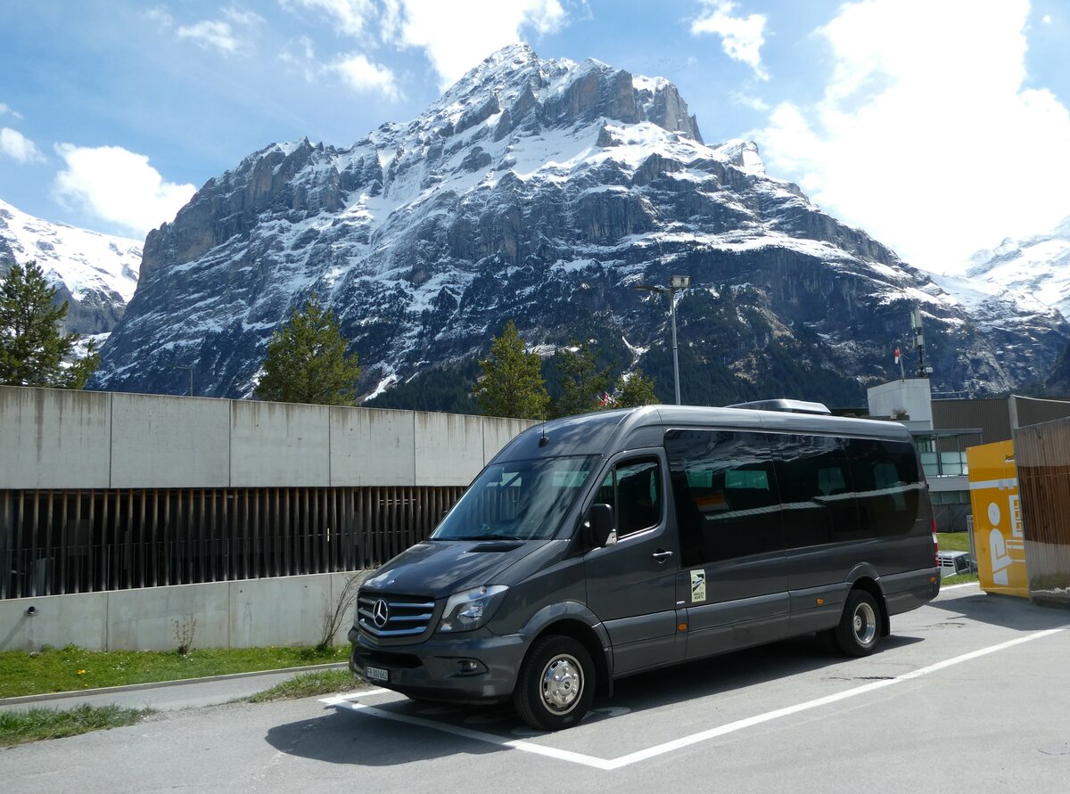 (248'795) - Busmiete, Regensdorf - FR 300'662 - Mercedes am 18. April 2023 beim Bahnhof Grindelwald