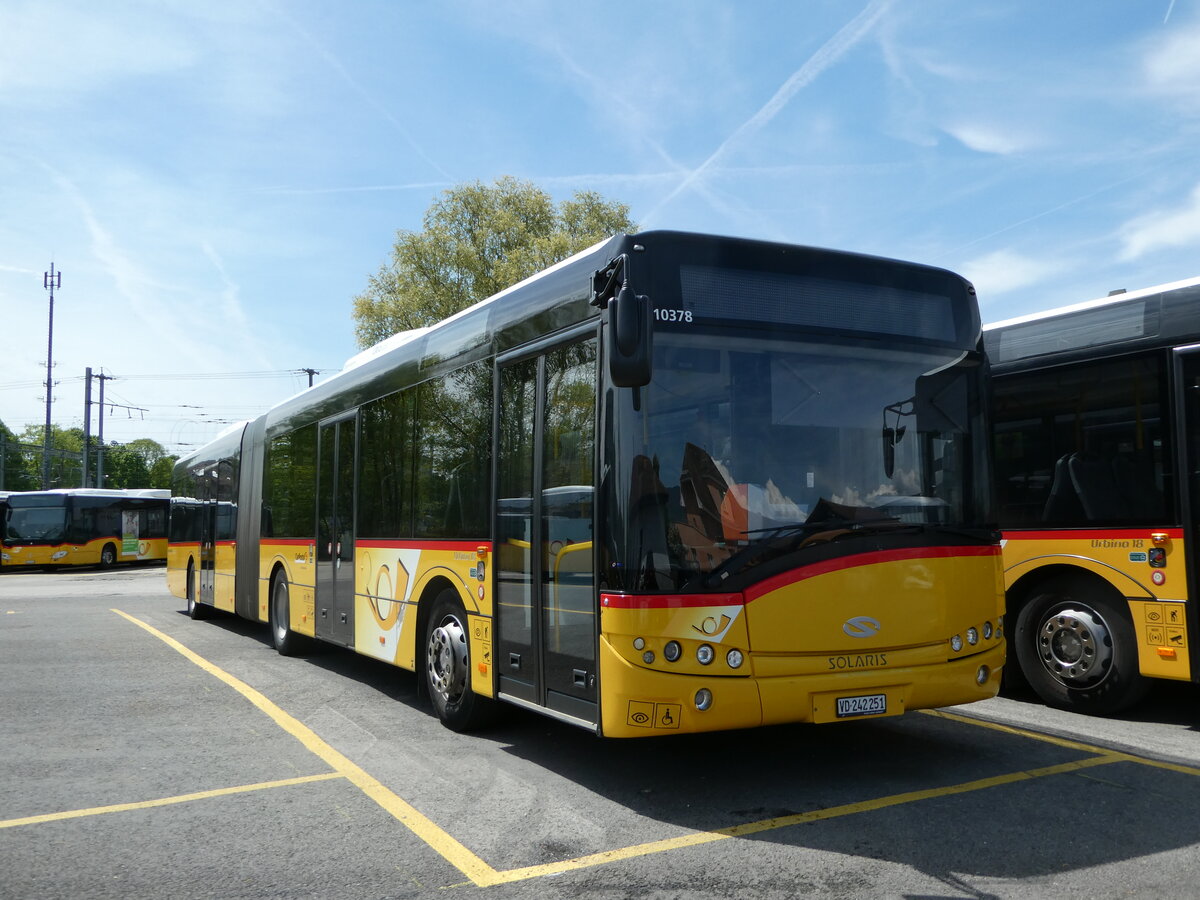 (249'637) - CarPostal Ouest - VD 242'251/PID 10'378 - Solaris (ex TPB, Sdeilles) am 5. Mai 2023 in Yverdon, Garage