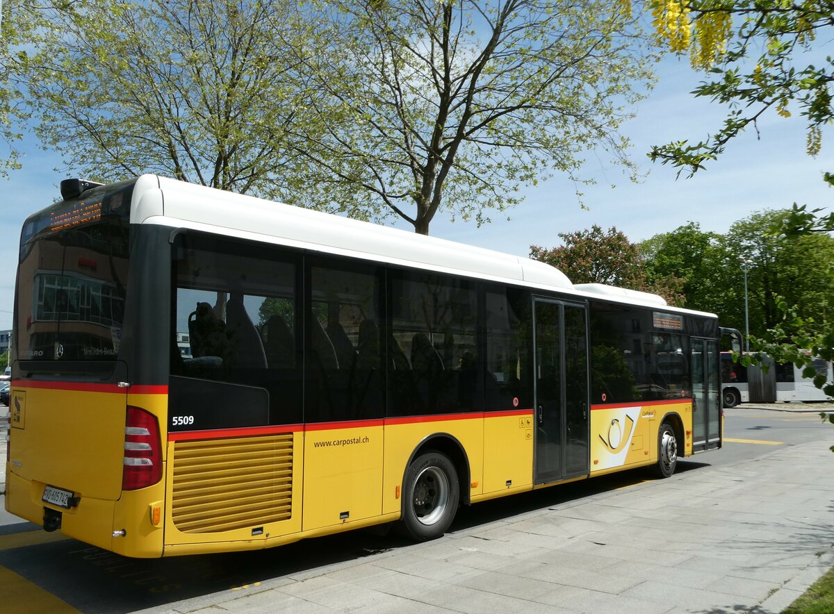 (249'652) - CarPostal Ouest - VD 605'742/PID 5509 - Mercedes (ex TSPG Saignelgier) am 5. Mai 2023 beim Bahnhof Yverdon