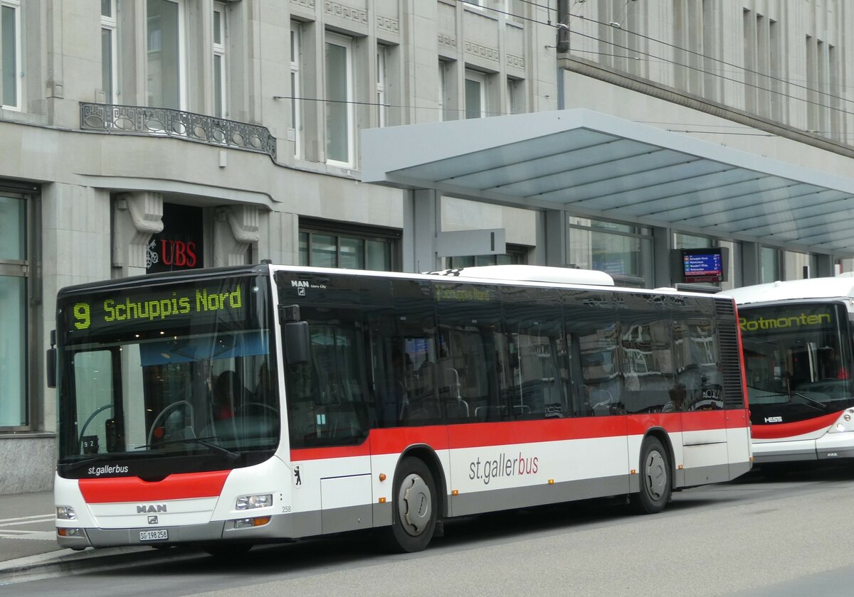 (250'045) - St. Gallerbus, St. Gallen - Nr. 258/SG 198'258 - MAN am 16. Mai 2023 beim Bahnhof St. Gallen