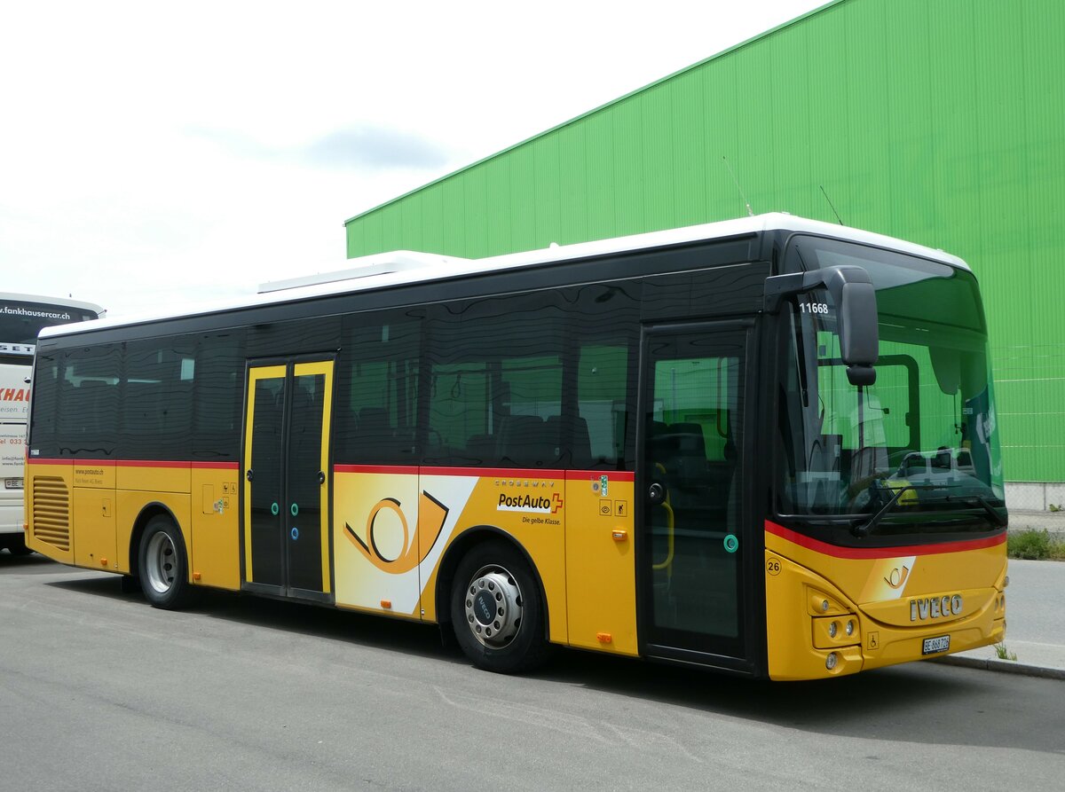 (250'213) - Flck, Brienz - Nr. 26/BE 868'726/PID 11'668 - Iveco am 18. Mai 2023 in Kerzers, Interbus