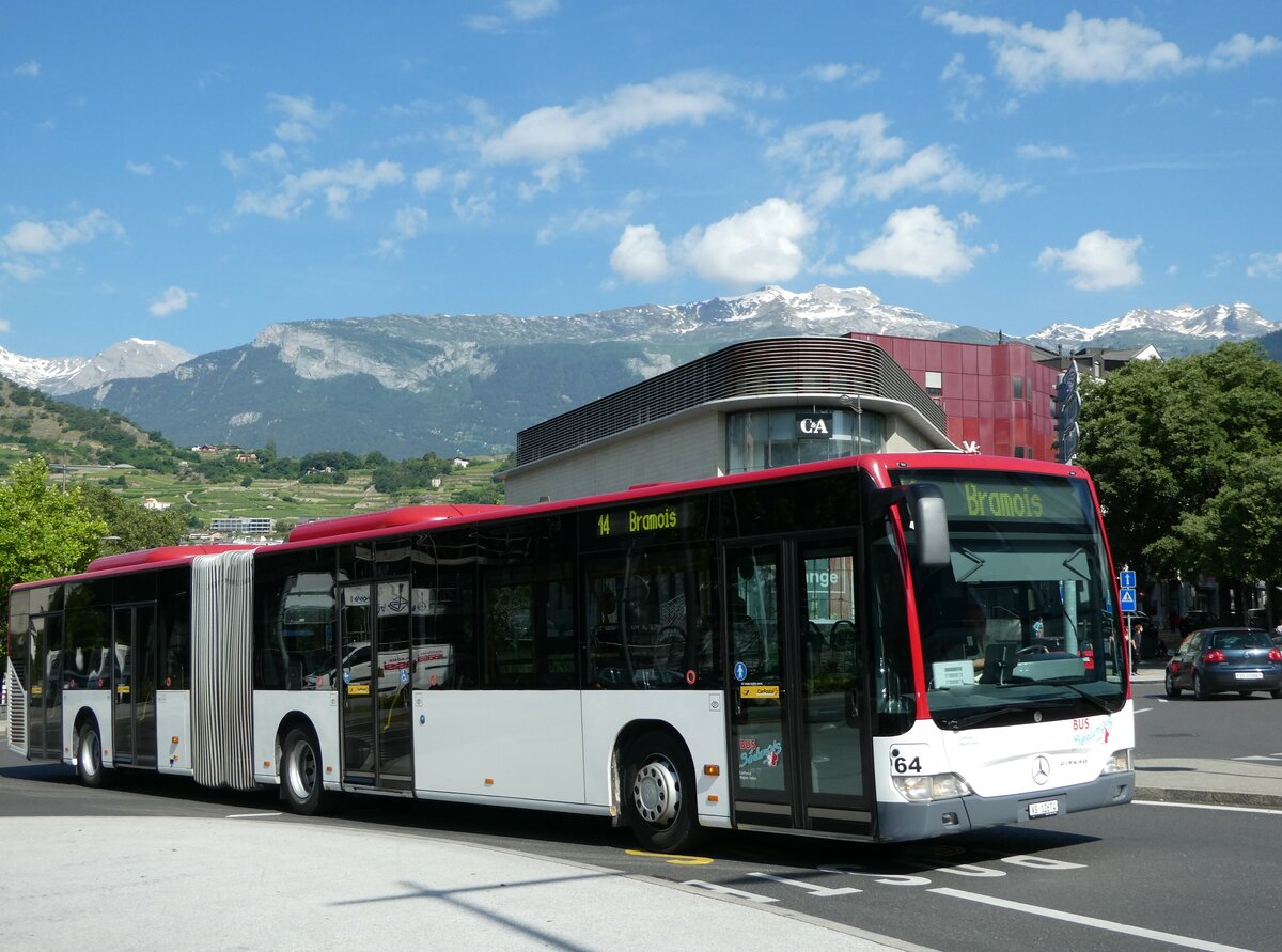 (251'197) - PostAuto Wallis - Nr. 64/VS 12'674/PID 4481 - Mercedes (ex Lathion, Sion Nr. 64) am 9. Juni 2023 beim Bahnhof Sion