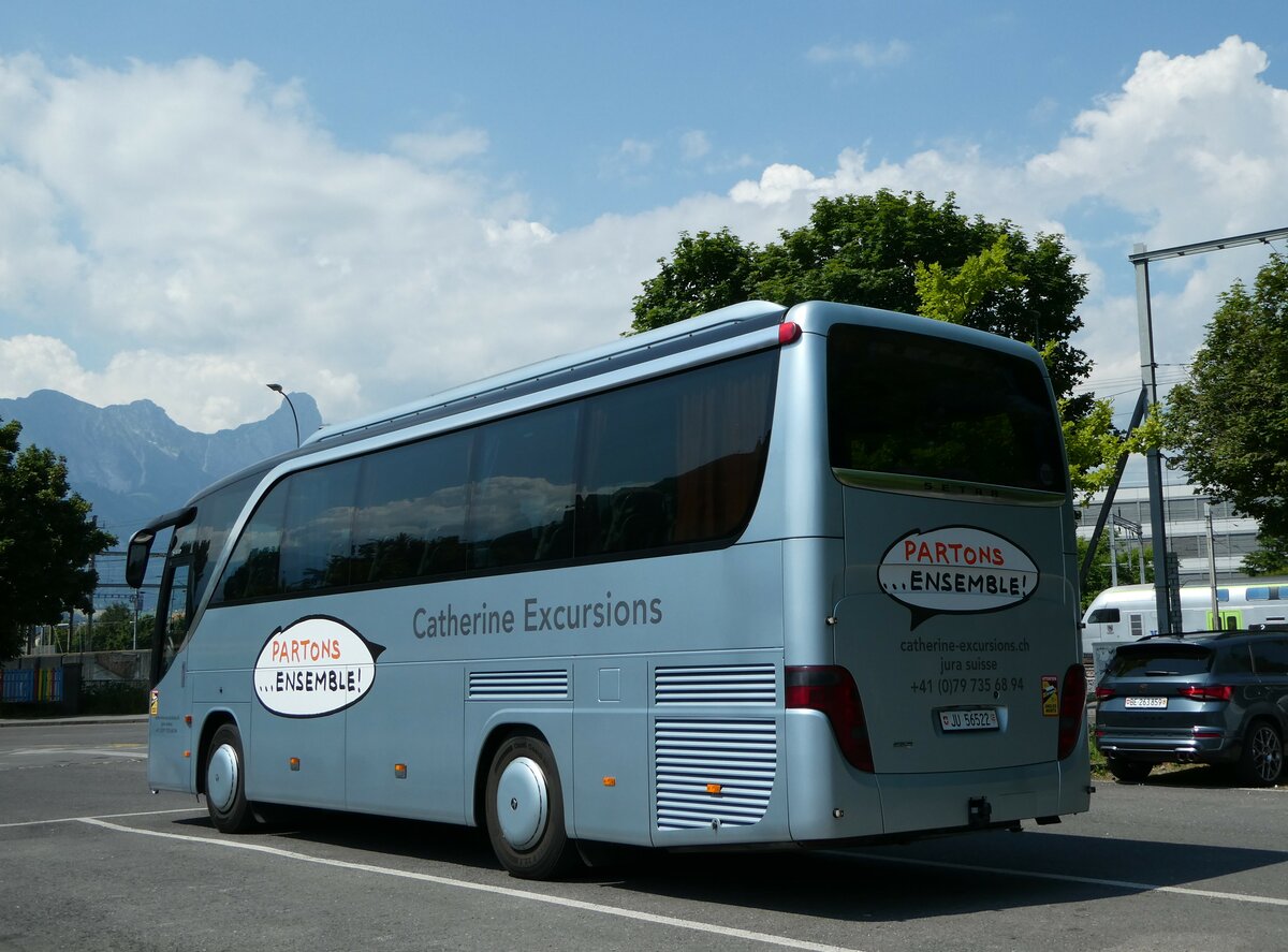 (251'573) - Catherine Excursions, Vicques - JU 56'522 - Setra am 16. Juni 2023 in Thun, Seestrasse