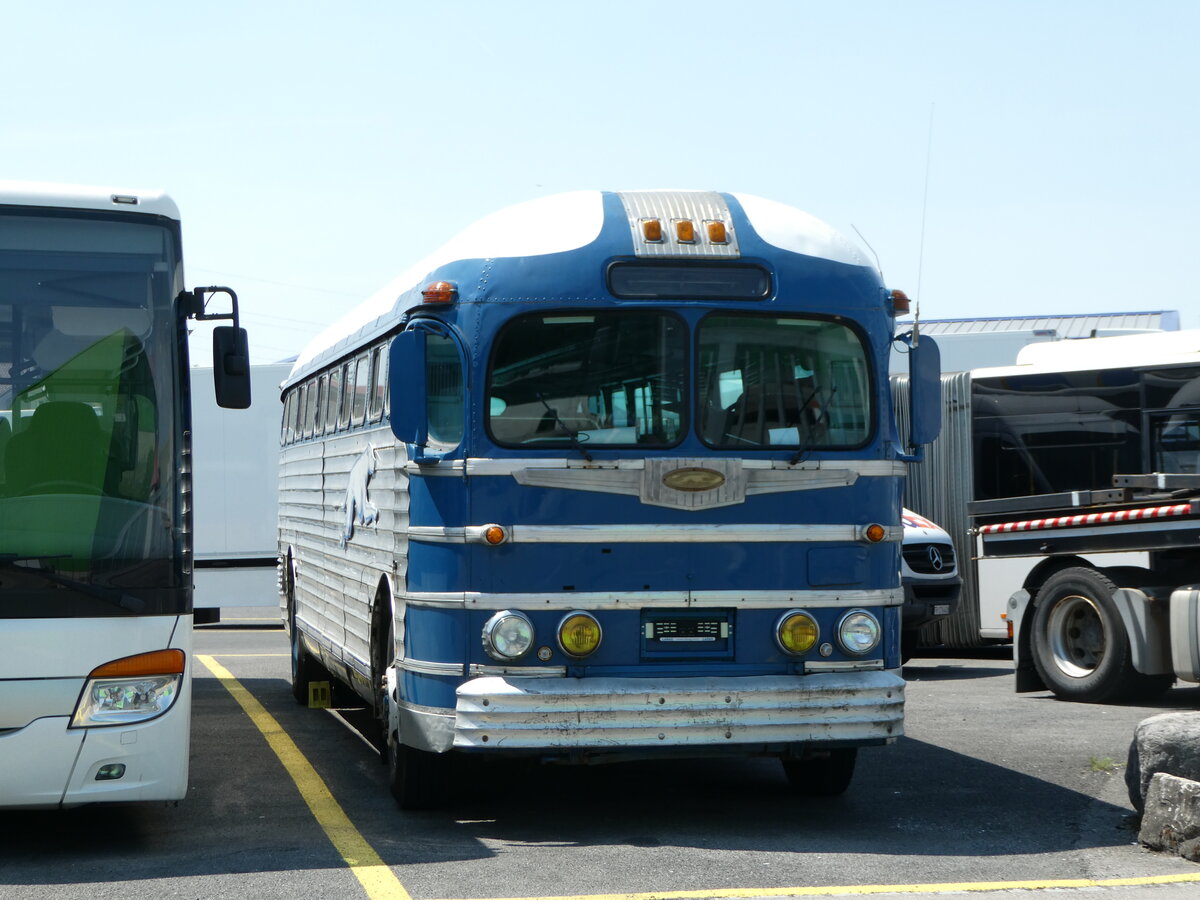 (251'587) - Greyhoundbus, Murten - GMC (ex Wooster, Zrich; ex Northland Greyhound Lines, USA-Minneapolis Nr. N796) am 17. Juni 2023 in Kerzers, Interbus