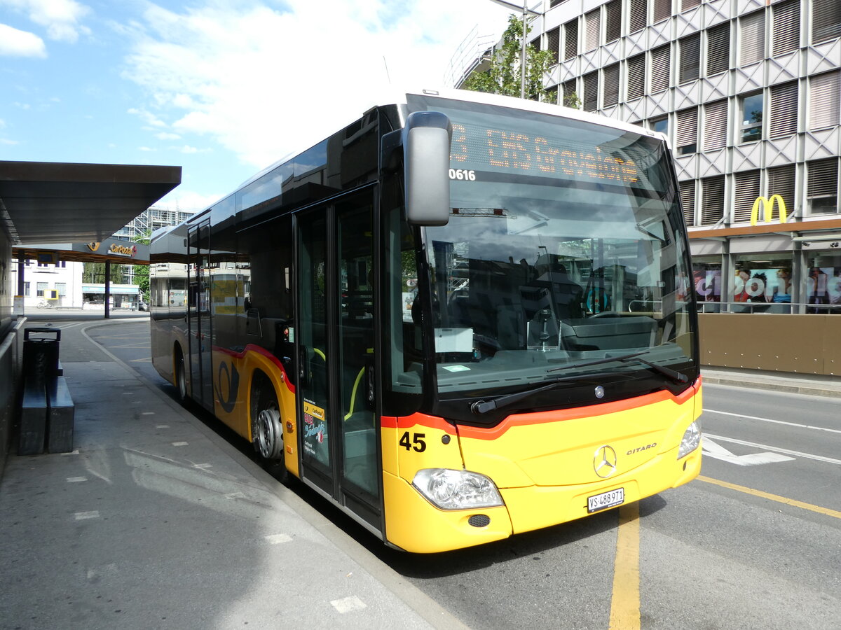 (252'459) - PostAuto Wallis - Nr. 45/VS 488'971/PID 10'616 - Mercedes am 8. Juli 2023 beim Bahnhof Sion