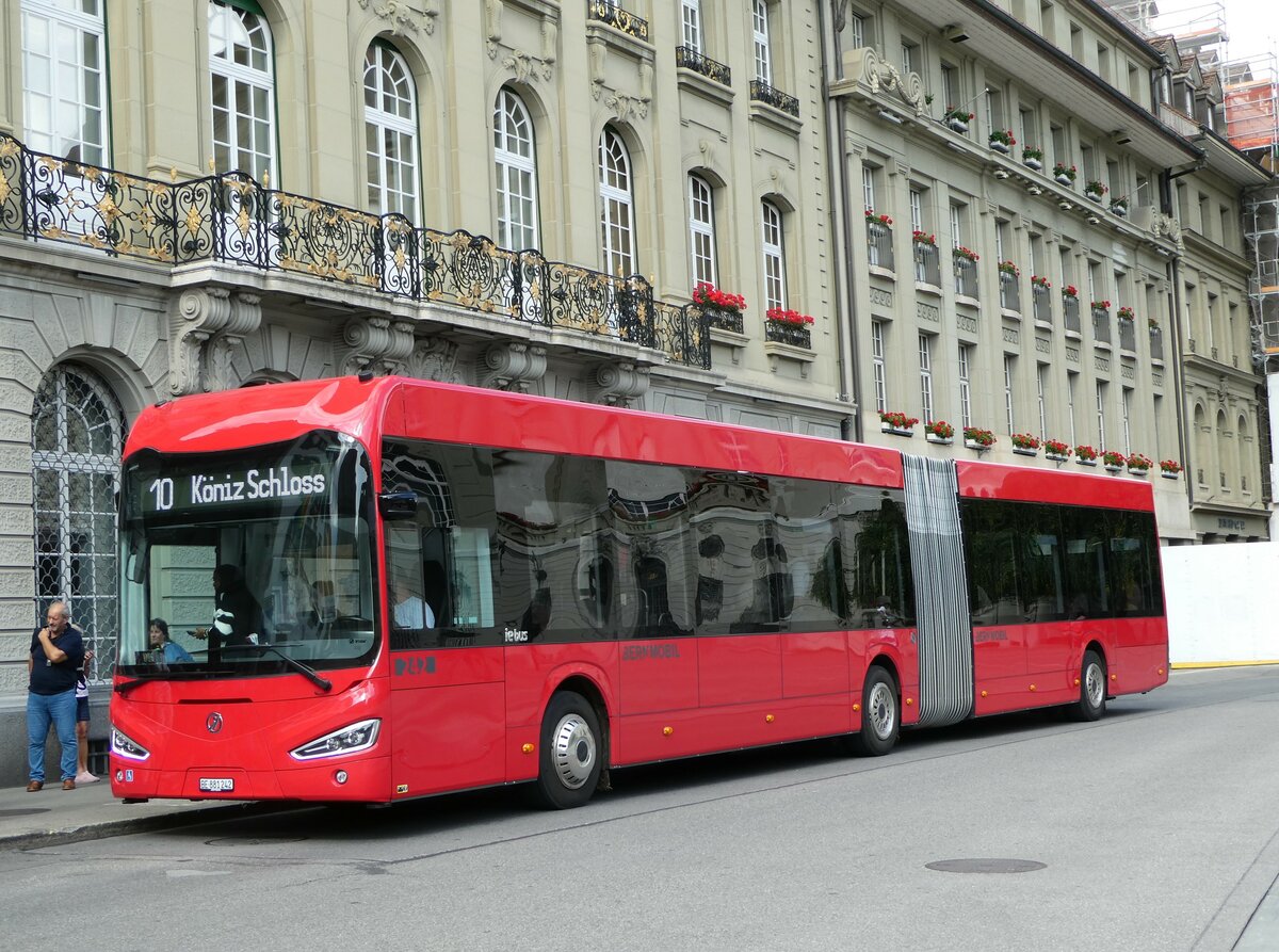 (252'971) - Bernmobil, Bern - Nr. 242/BE 881'242 - Irizar am 24. Juli 2023 in Bern, Bundesplatz